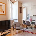 Alfama Baixa Spacious And Bright Blends The Historic And The Contemporary 2 Bedrs & 2 Bathrs Ac 18th Century Building شقة *