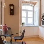 Alfama Baixa Spacious And Bright Blends The Historic And The Contemporary 2 Bedrs & 2 Bathrs Ac 18th Century Building Lisboa