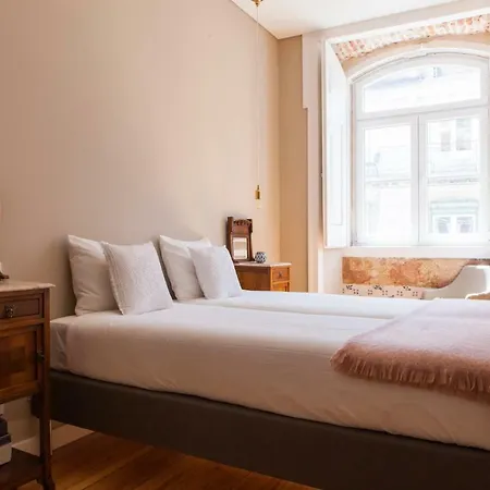 Alfama Baixa Spacious And Bright Blends The Historic And The Contemporary 2 Bedrs & 2 Bathrs Ac 18th Century Building Apartamento *