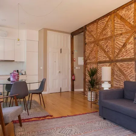 Alfama Baixa Spacious And Bright Blends The Historic And The Contemporary 2 Bedrs & 2 Bathrs Ac 18th Century Building ליסבון