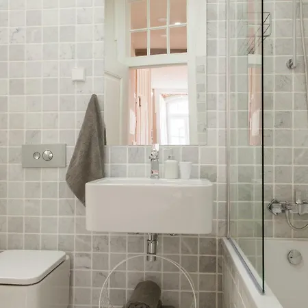 Apartamento Alfama Baixa Spacious And Bright Blends The Historic And The Contemporary 2 Bedrs & 2 Bathrs Ac 18th Century Building Lisboa