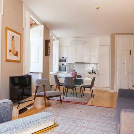 Alfama Baixa Spacious And Bright Blends The Historic And The Contemporary 2 Bedrs & 2 Bathrs Ac 18th Century Building Apartament