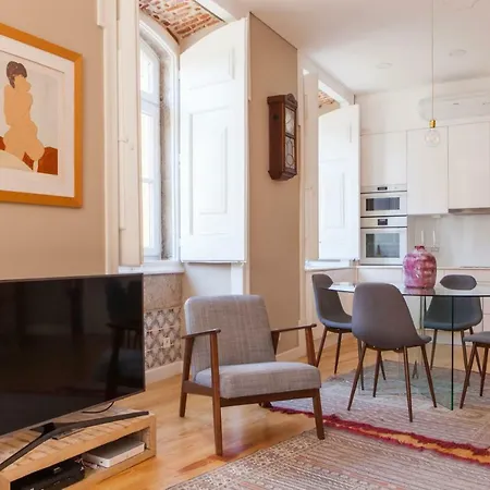 Alfama Baixa Spacious And Bright Blends The Historic And The Contemporary 2 Bedrs & 2 Bathrs Ac 18th Century Building Apartamento *