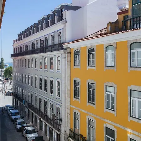 Alfama Baixa Spacious And Bright Blends The Historic And The Contemporary 2 Bedrs & 2 Bathrs Ac 18th Century Building * Lizbona