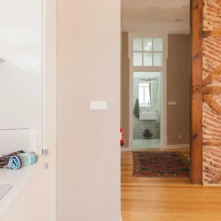 Alfama Baixa Spacious And Bright Blends The Historic And The Contemporary 2 Bedrs & 2 Bathrs Ac 18th Century Building Apartament