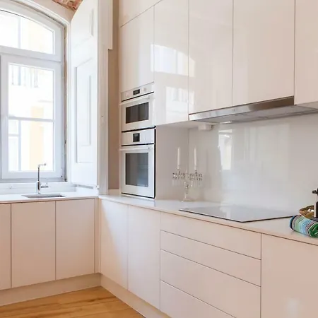 Alfama Baixa Spacious And Bright Blends The Historic And The Contemporary 2 Bedrs & 2 Bathrs Ac 18th Century Building * Lizbona