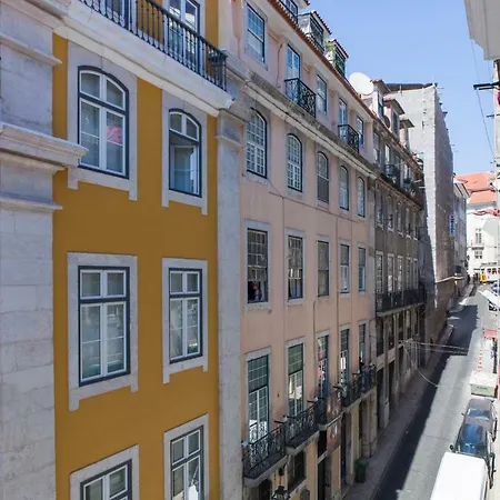 Alfama Baixa Spacious And Bright Blends The Historic And The Contemporary 2 Bedrs & 2 Bathrs Ac 18th Century Building דירה *