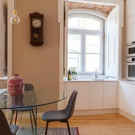 Alfama Baixa Spacious And Bright Blends The Historic And The Contemporary 2 Bedrs & 2 Bathrs Ac 18th Century Building Lizbona