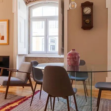 Alfama Baixa Spacious And Bright Blends The Historic And The Contemporary 2 Bedrs & 2 Bathrs Ac 18th Century Building