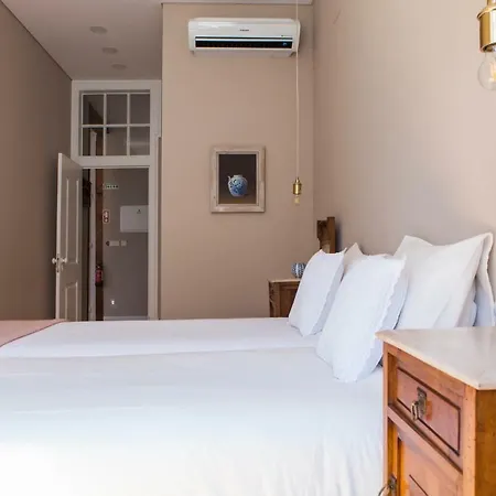 Alfama Baixa Spacious And Bright Blends The Historic And The Contemporary 2 Bedrs & 2 Bathrs Ac 18th Century Building Апартаменти *