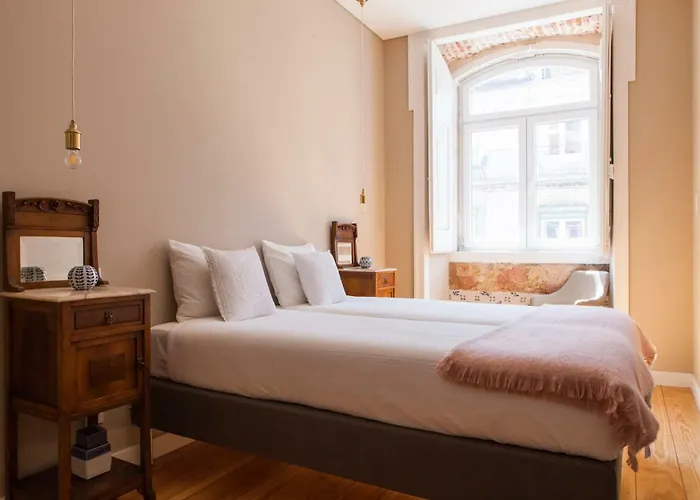 Alfama Baixa Spacious And Bright Blends The Historic And The Contemporary 2 Bedrs & 2 Bathrs Ac 18th Century Building شقة *