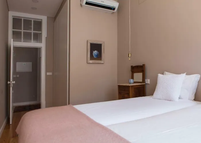 Alfama Baixa Spacious And Bright Blends The Historic And The Contemporary 2 Bedrs & 2 Bathrs Ac 18th Century Building شقة Lisboa