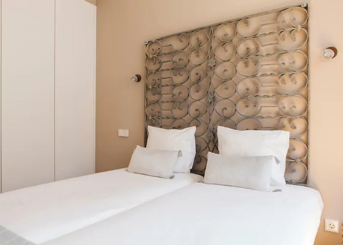 Alfama Baixa Spacious And Bright Blends The Historic And The Contemporary 2 Bedrs & 2 Bathrs Ac 18th Century Building شقة *