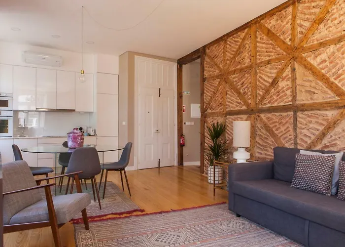 Alfama Baixa Spacious And Bright Blends The Historic And The Contemporary 2 Bedrs & 2 Bathrs Ac 18th Century Building Lisboa