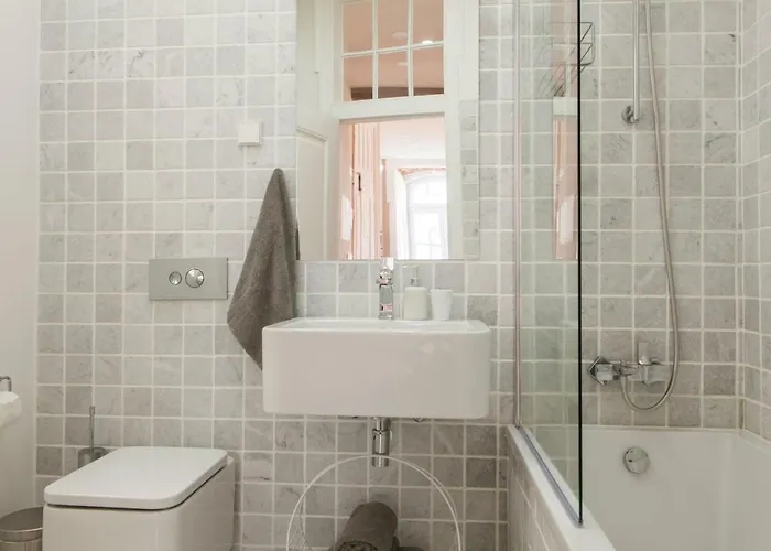 شقة Alfama Baixa Spacious And Bright Blends The Historic And The Contemporary 2 Bedrs & 2 Bathrs Ac 18th Century Building Lisboa