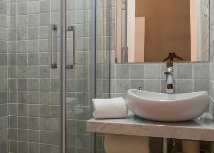 Alfama Baixa Spacious And Bright Blends The Historic And The Contemporary 2 Bedrs & 2 Bathrs Ac 18th Century Building شقة Lisboa