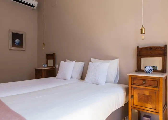 Alfama Baixa Spacious And Bright Blends The Historic And The Contemporary 2 Bedrs & 2 Bathrs Ac 18th Century Building
