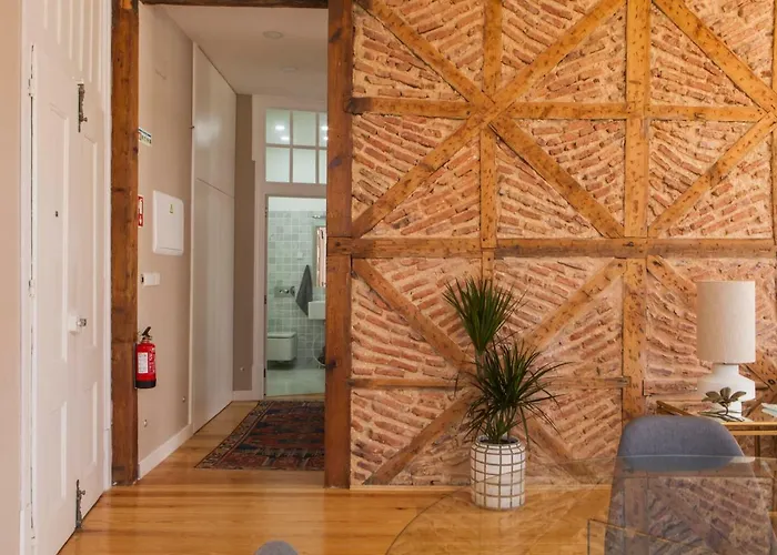 Alfama Baixa Spacious And Bright Blends The Historic And The Contemporary 2 Bedrs & 2 Bathrs Ac 18th Century Building شقة *