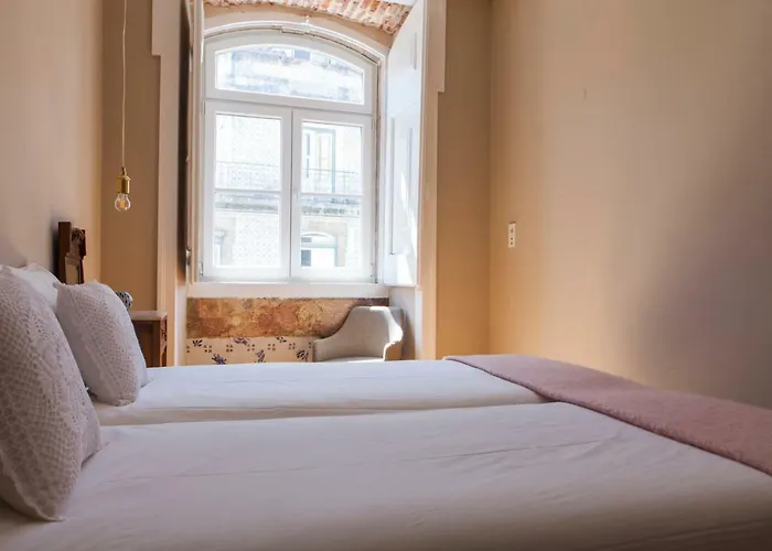 Alfama Baixa Spacious And Bright Blends The Historic And The Contemporary 2 Bedrs & 2 Bathrs Ac 18th Century Building Lisboa