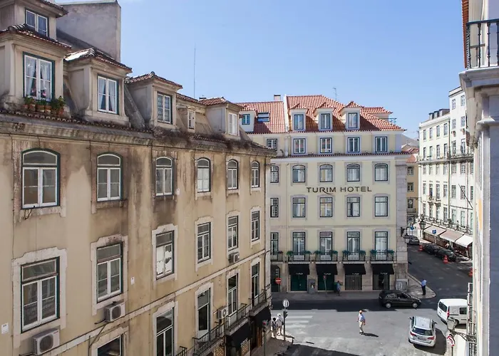 شقة Alfama Baixa Spacious And Bright Blends The Historic And The Contemporary 2 Bedrs & 2 Bathrs Ac 18th Century Building *