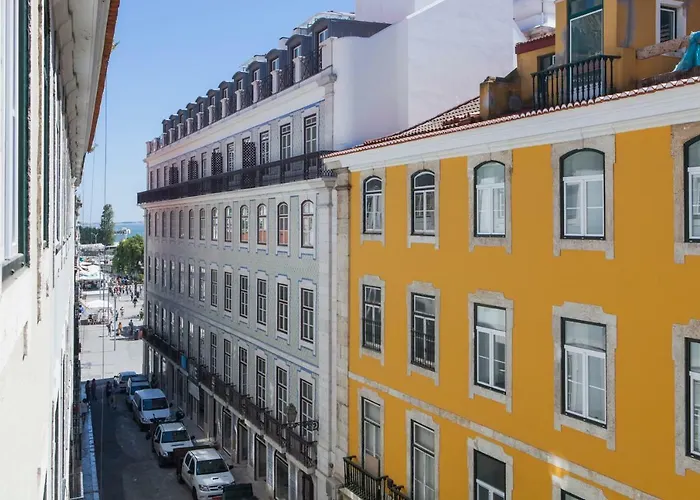 Alfama Baixa Spacious And Bright Blends The Historic And The Contemporary 2 Bedrs & 2 Bathrs Ac 18th Century Building * Lisboa