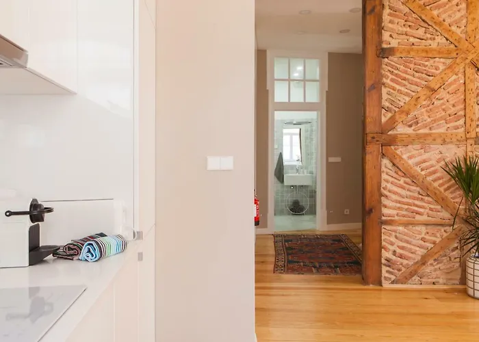 Alfama Baixa Spacious And Bright Blends The Historic And The Contemporary 2 Bedrs & 2 Bathrs Ac 18th Century Building شقة