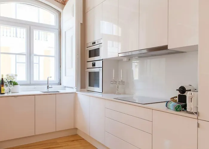 Alfama Baixa Spacious And Bright Blends The Historic And The Contemporary 2 Bedrs & 2 Bathrs Ac 18th Century Building * Lisboa