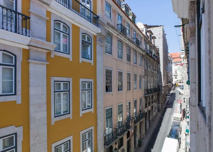 Alfama Baixa Spacious And Bright Blends The Historic And The Contemporary 2 Bedrs & 2 Bathrs Ac 18th Century Building شقة *