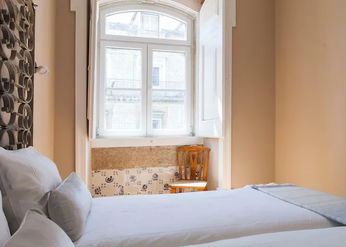 Alfama Baixa Spacious And Bright Blends The Historic And The Contemporary 2 Bedrs & 2 Bathrs Ac 18th Century Building شقة *