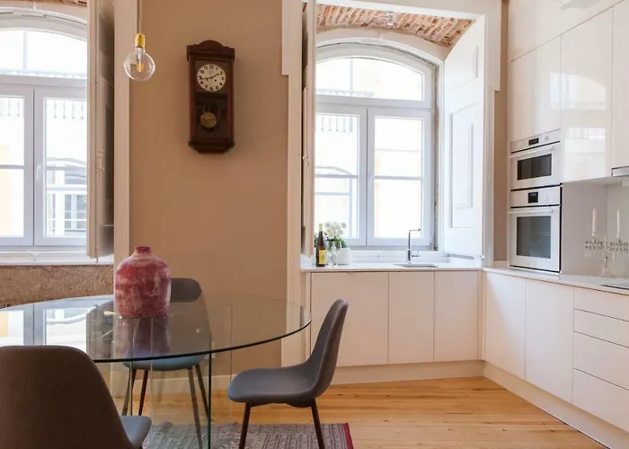 Alfama Baixa Spacious And Bright Blends The Historic And The Contemporary 2 Bedrs & 2 Bathrs Ac 18th Century Building Lisboa