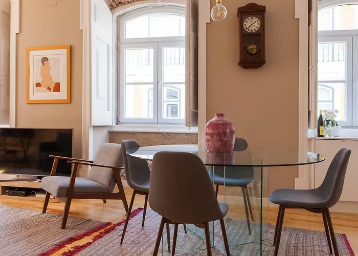 Alfama Baixa Spacious And Bright Blends The Historic And The Contemporary 2 Bedrs & 2 Bathrs Ac 18th Century Building