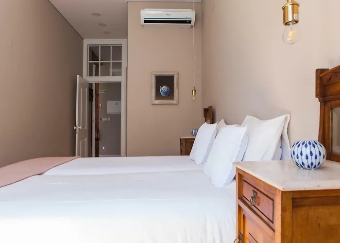 Alfama Baixa Spacious And Bright Blends The Historic And The Contemporary 2 Bedrs & 2 Bathrs Ac 18th Century Building شقة *