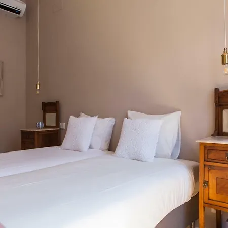Alfama Baixa Spacious And Bright Blends The Historic And The Contemporary 2 Bedrs & 2 Bathrs Ac 18th Century Building