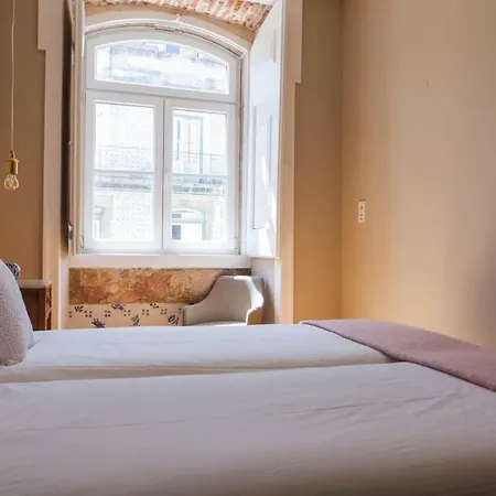 Alfama Baixa Spacious And Bright Blends The Historic And The Contemporary 2 Bedrs & 2 Bathrs Ac 18th Century Building Лісабон