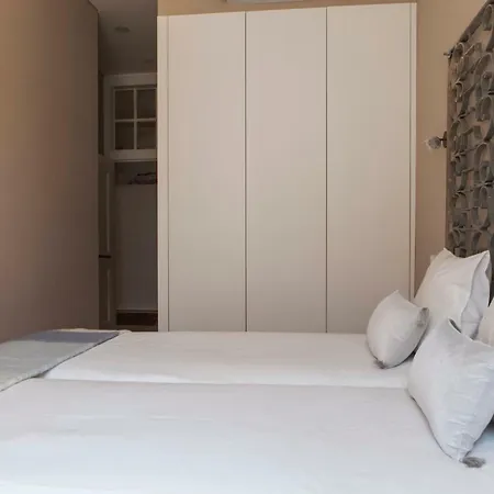 Alfama Baixa Spacious And Bright Blends The Historic And The Contemporary 2 Bedrs & 2 Bathrs Ac 18th Century Building Апартаменти