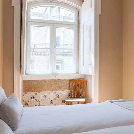 Alfama Baixa Spacious And Bright Blends The Historic And The Contemporary 2 Bedrs & 2 Bathrs Ac 18th Century Building Апартаменти *